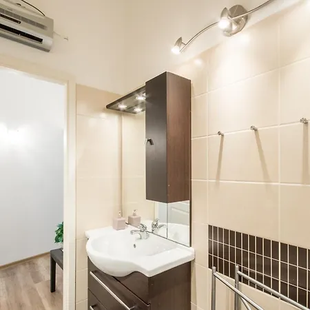 Ultra - Spacious - Noice Budapest